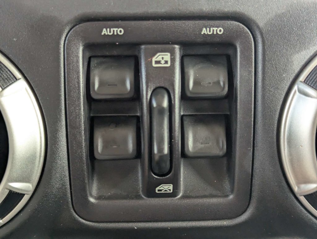 Used 2016 Jeep Wrangler Unlimited Rubicon w/ Connectivity Group AWD/4WD image 22