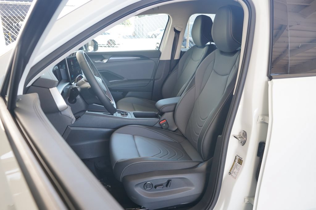 New 2026 Volkswagen Tiguan SE FWD image 6