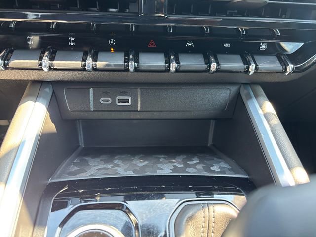 Used 2024 Chevrolet Colorado ZR2 w/ Technology Package image 16