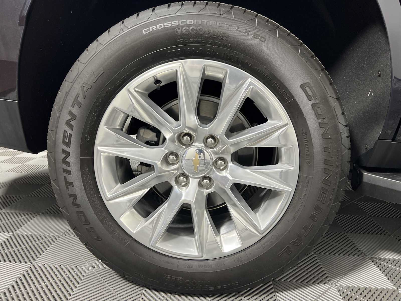 Used 2024 Chevrolet Tahoe Premier w/ Premium Package RWD image 18