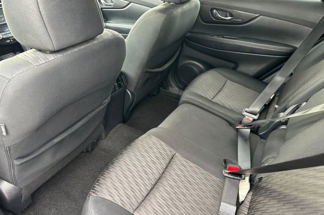 Used 2018 Nissan Rogue SV w/ Premium Package image 16