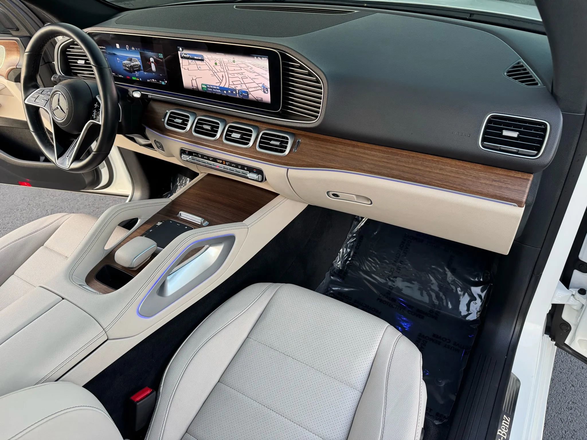 Used 2025 Mercedes-Benz GLE 450e 4MATIC w/ AMG Line Exterior image 25