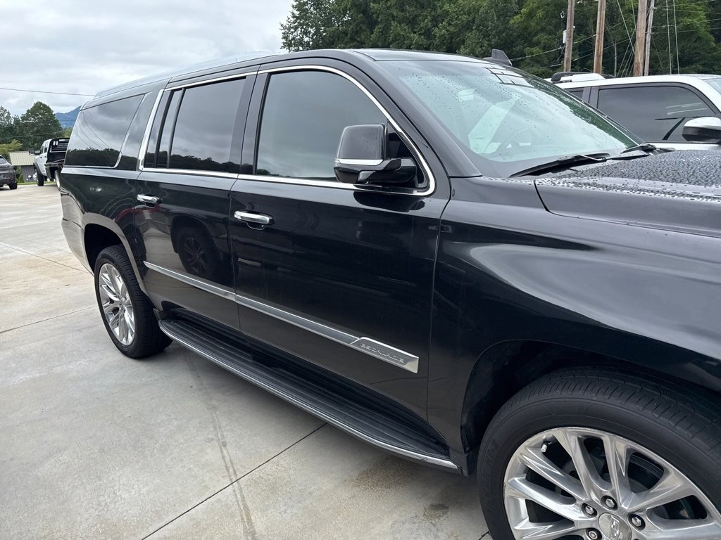 Used 2018 Cadillac Escalade ESV Luxury image 3