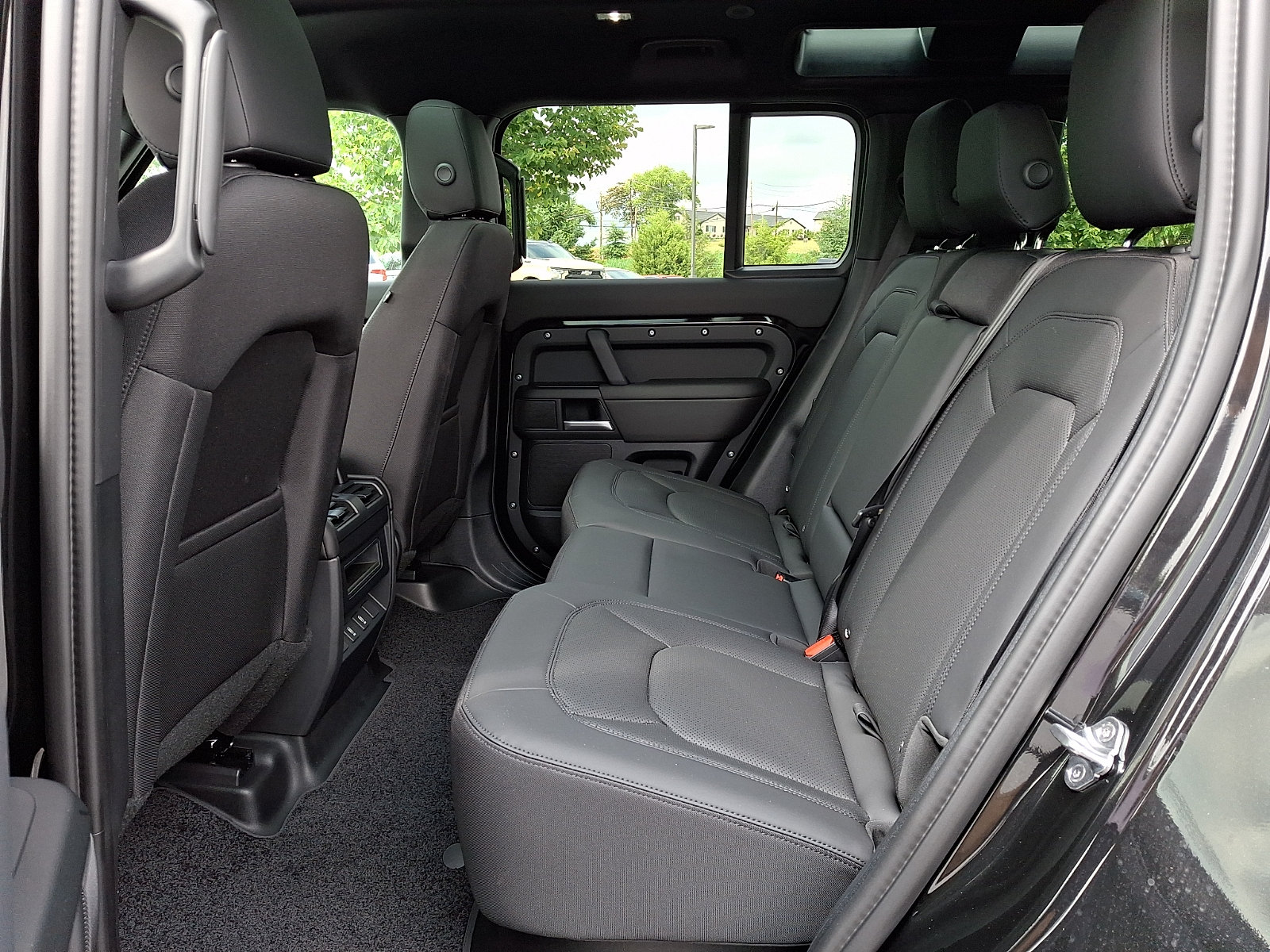 New 2026 Land Rover Defender 110 S AWD/4WD image 8