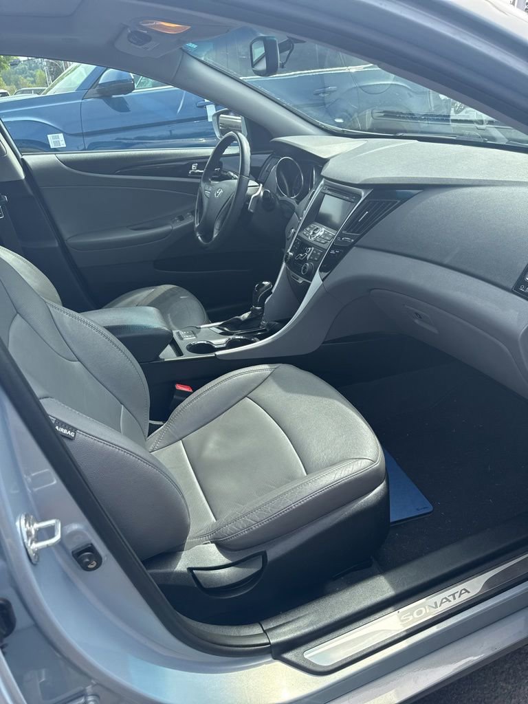 Used 2011 Hyundai Sonata Limited w/ Navigation Pkg 5 FWD image 14