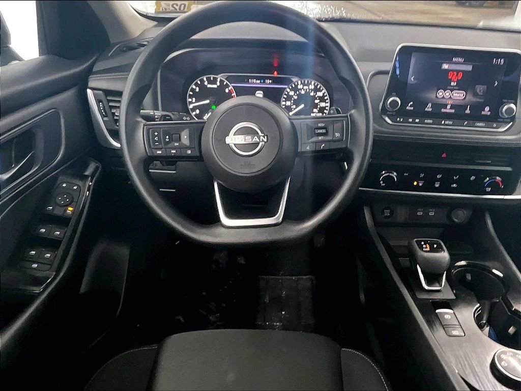 Used 2024 Nissan Rogue S image 17