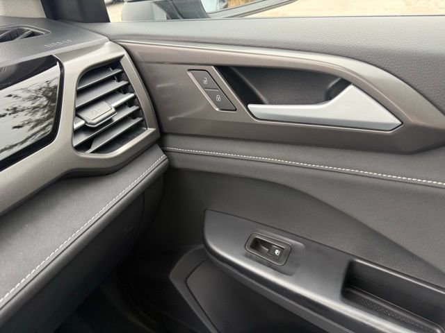 New 2026 Volkswagen Taos SE image 19
