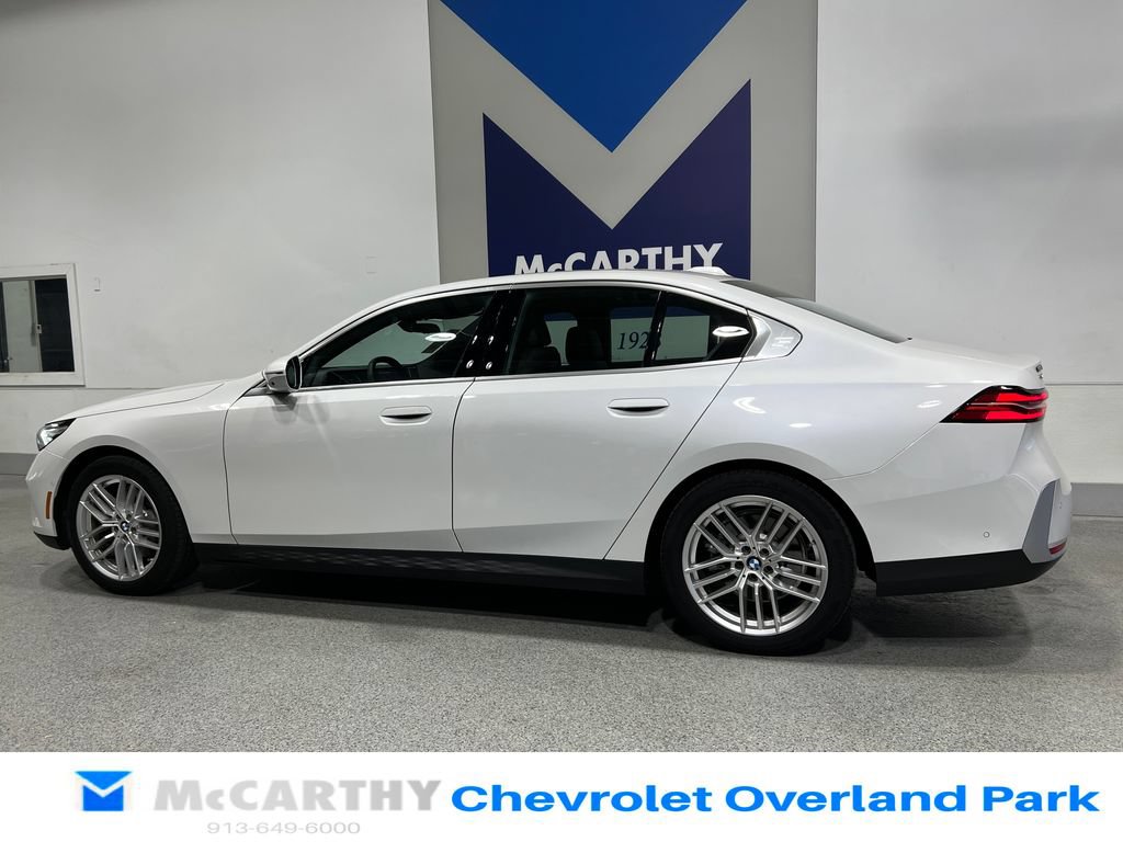Used 2025 BMW 530i xDrive w/ Premium Package AWD/4WD image 7
