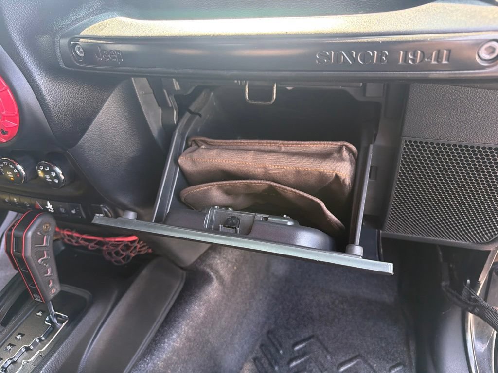 Used 2018 Jeep Wrangler Unlimited Rubicon AWD/4WD image 40