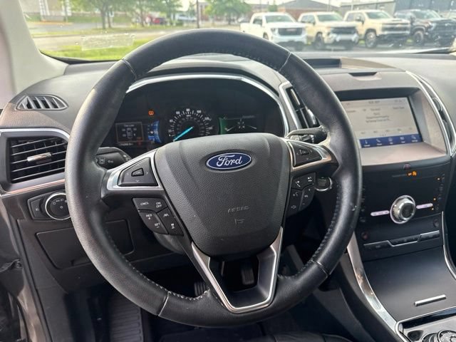Used 2020 Ford Edge Titanium FWD image 16