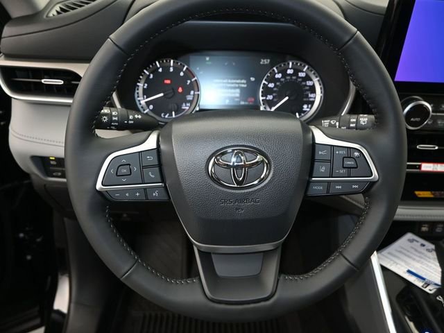 Used 2026 Toyota Highlander XLE image 5