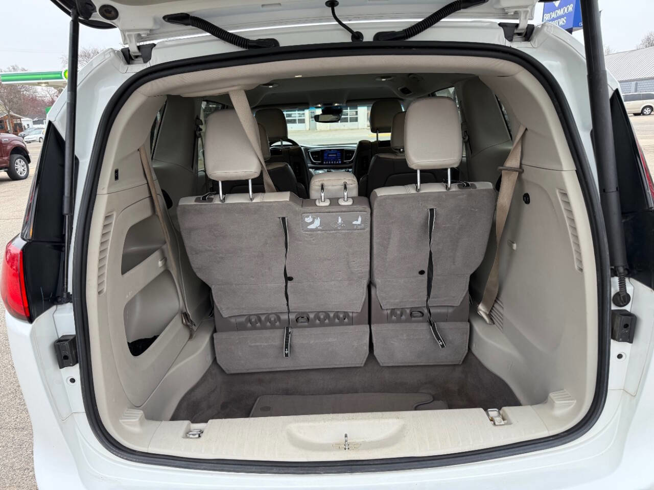 Used 2017 Chrysler Pacifica Touring-L Plus w/ Advanced Safetytec Group FWD image 29