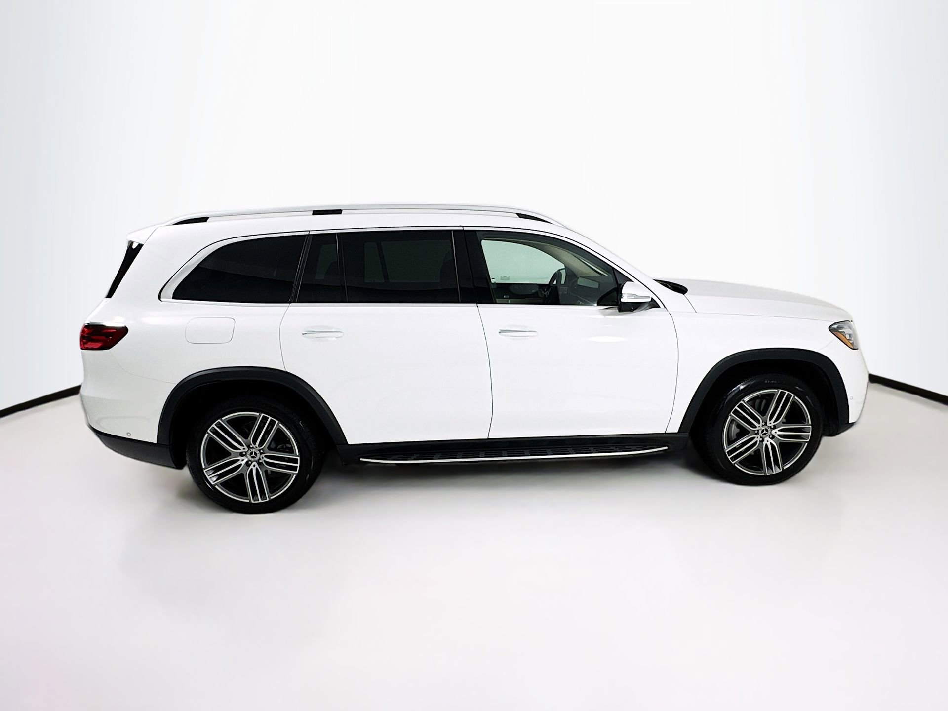 Certified 2026 Mercedes-Benz GLS 450 4MATIC image 9