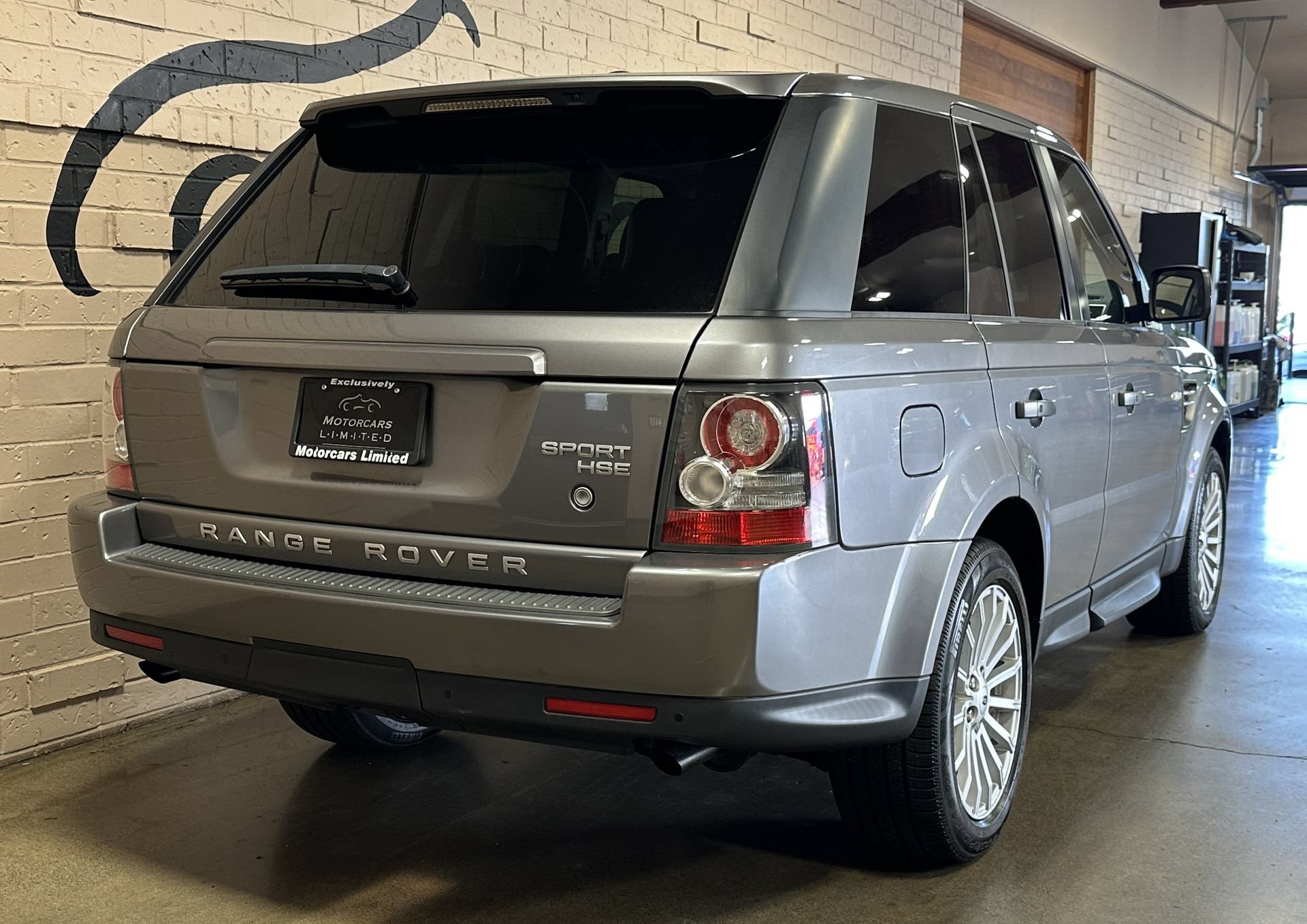 Used 2011 Land Rover Range Rover Sport HSE AWD/4WD image 12