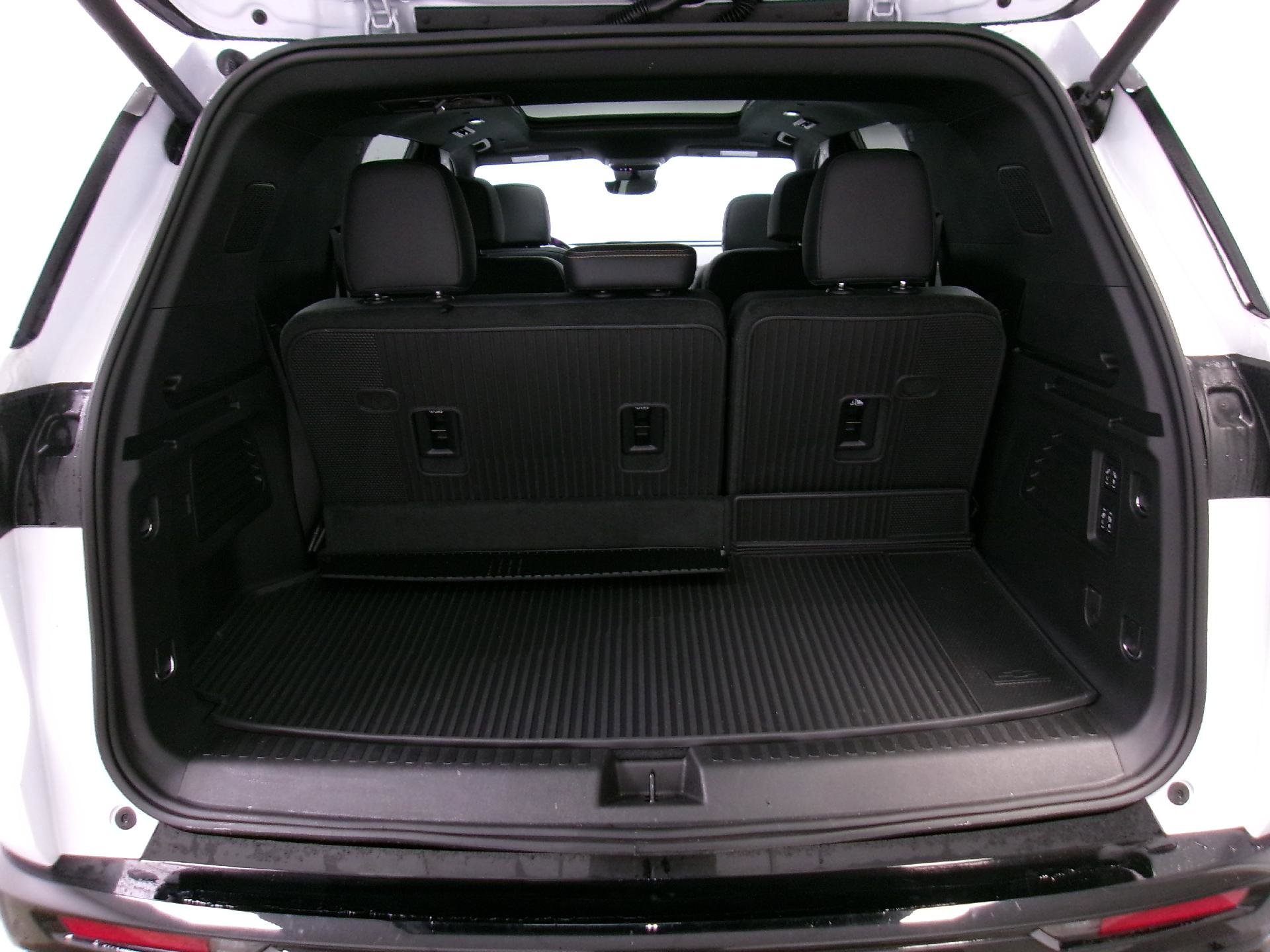 New 2026 Chevrolet Traverse High Country w/ LPO, Floor Liner Package image 13