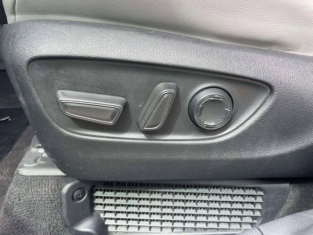 Used 2023 Toyota Sienna XLE FWD image 19