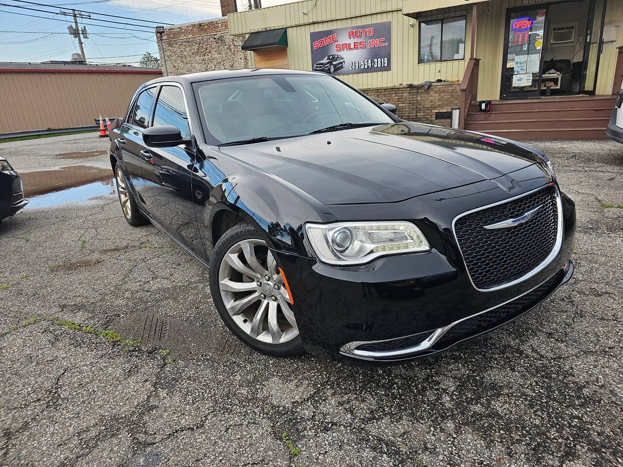 Used 2019 Chrysler 300 Touring w/ Quick Order Package 2EF RWD image 1