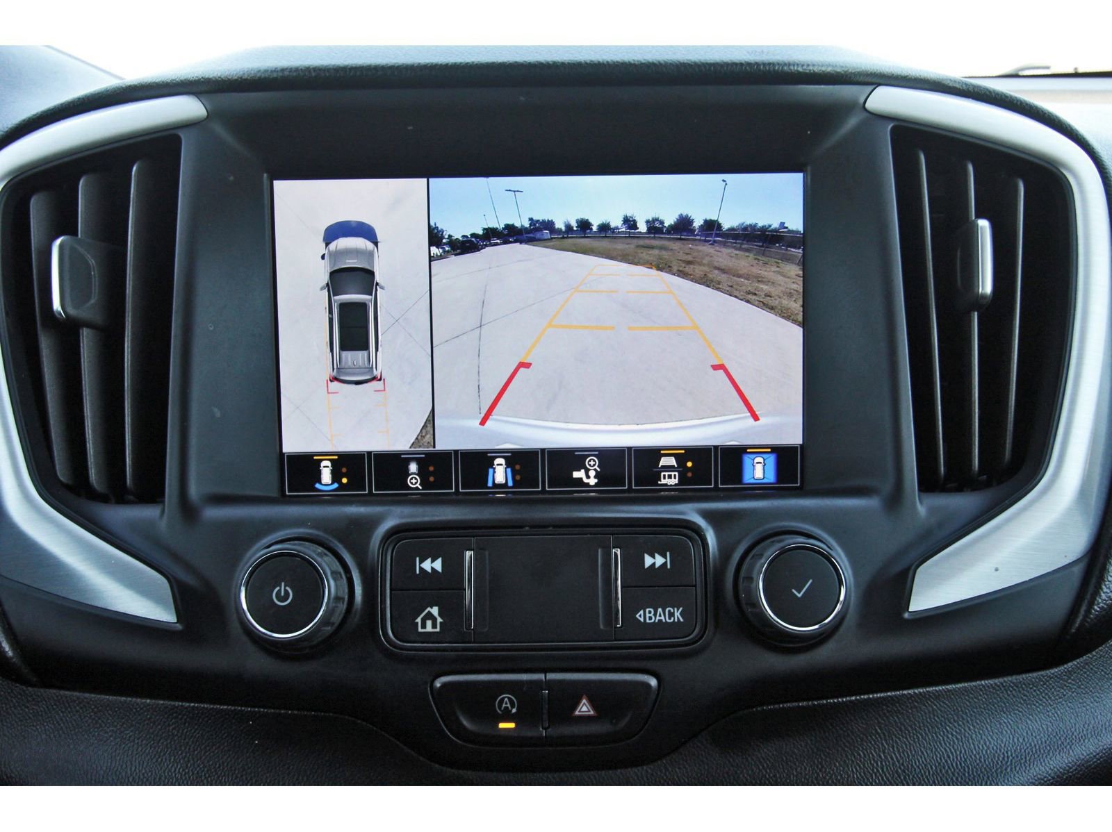 Used 2022 GMC Terrain SLT w/ Tech Package image 27