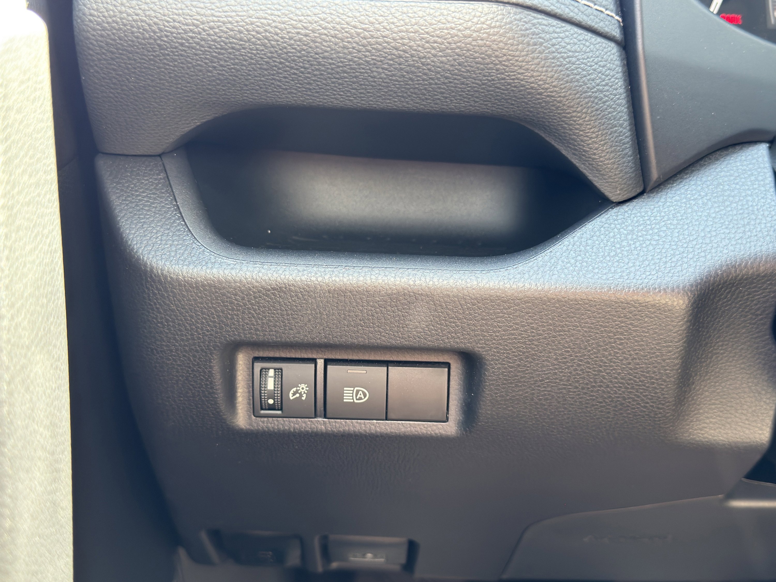 Used 2025 Toyota RAV4 XLE image 39