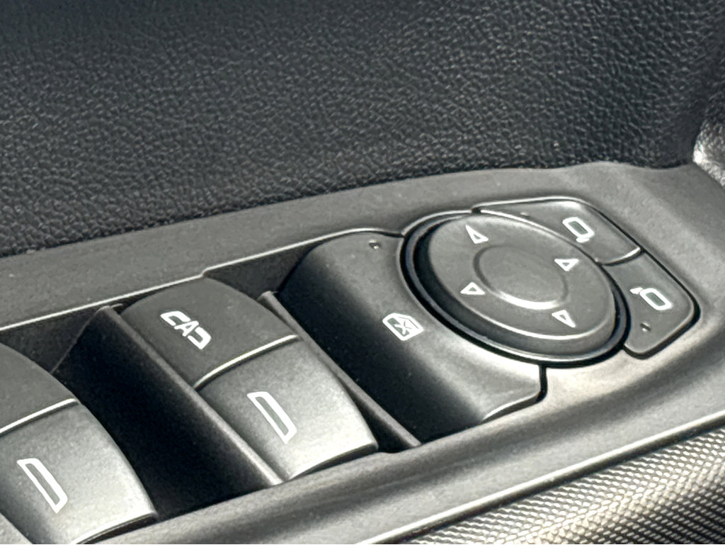 Used 2025 Chevrolet Silverado 1500 Custom image 18