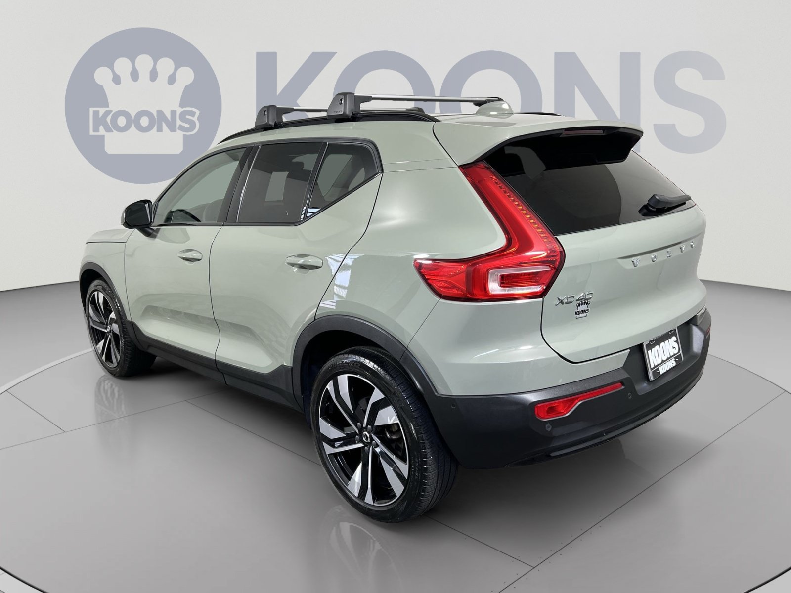 Used 2023 Volvo XC40 B4 Ultimate w/ Climate Package FWD image 8