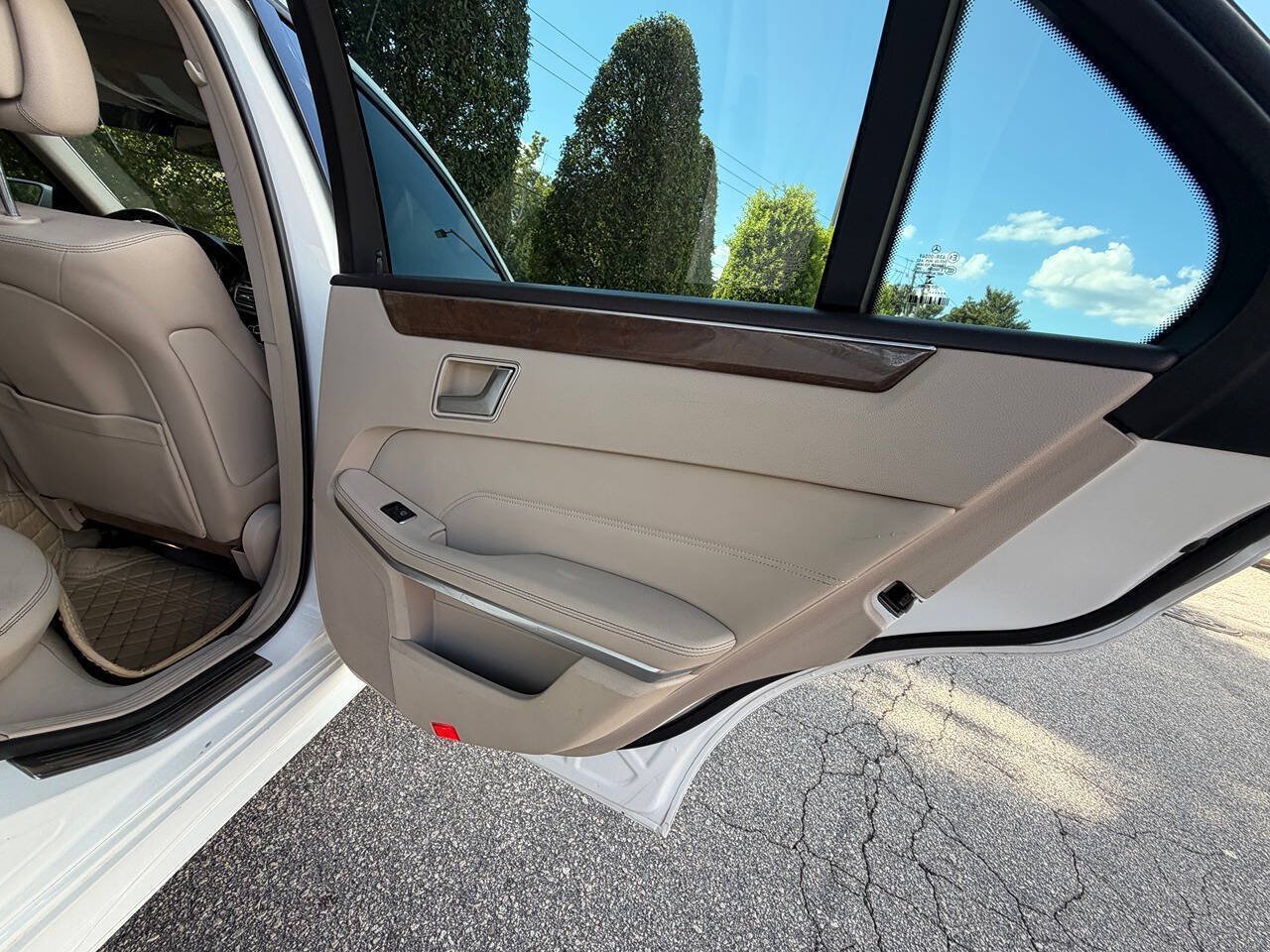 Used 2014 Mercedes-Benz E 350 4MATIC Sedan w/ Premium 1 Package image 27