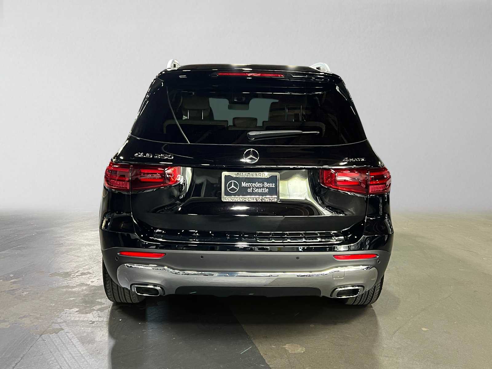 Used 2026 Mercedes-Benz GLB 250 4MATIC image 4