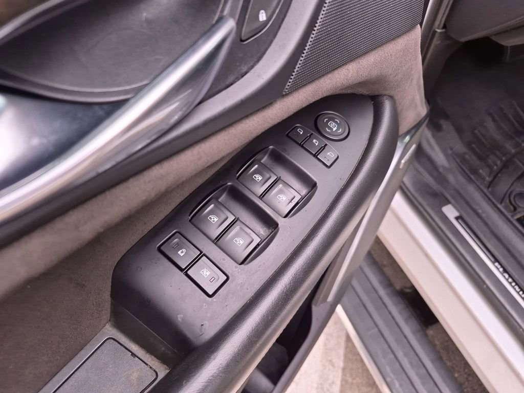 Used 2018 Cadillac Escalade Platinum AWD/4WD image 20