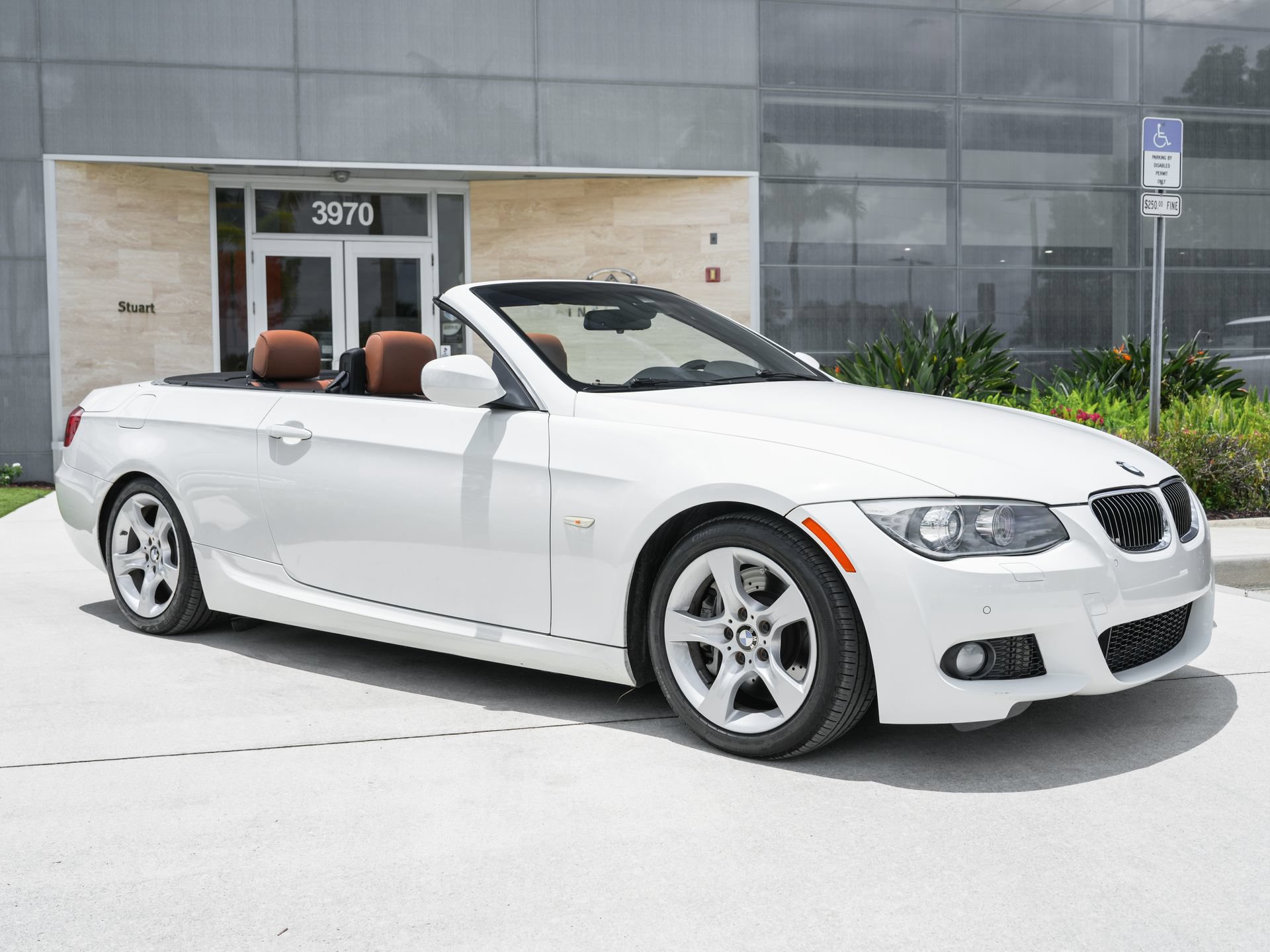 Used 2013 BMW 335i Convertible RWD image 4