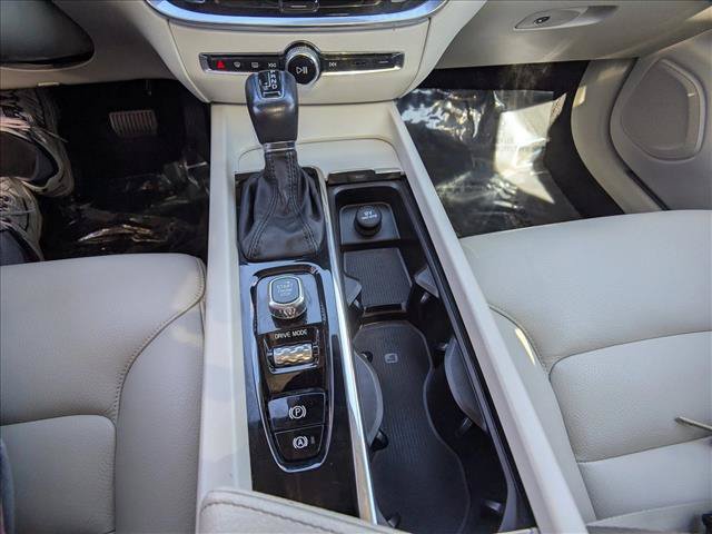Used 2019 Volvo S60 T5 Momentum w/ Premium Package FWD image 12