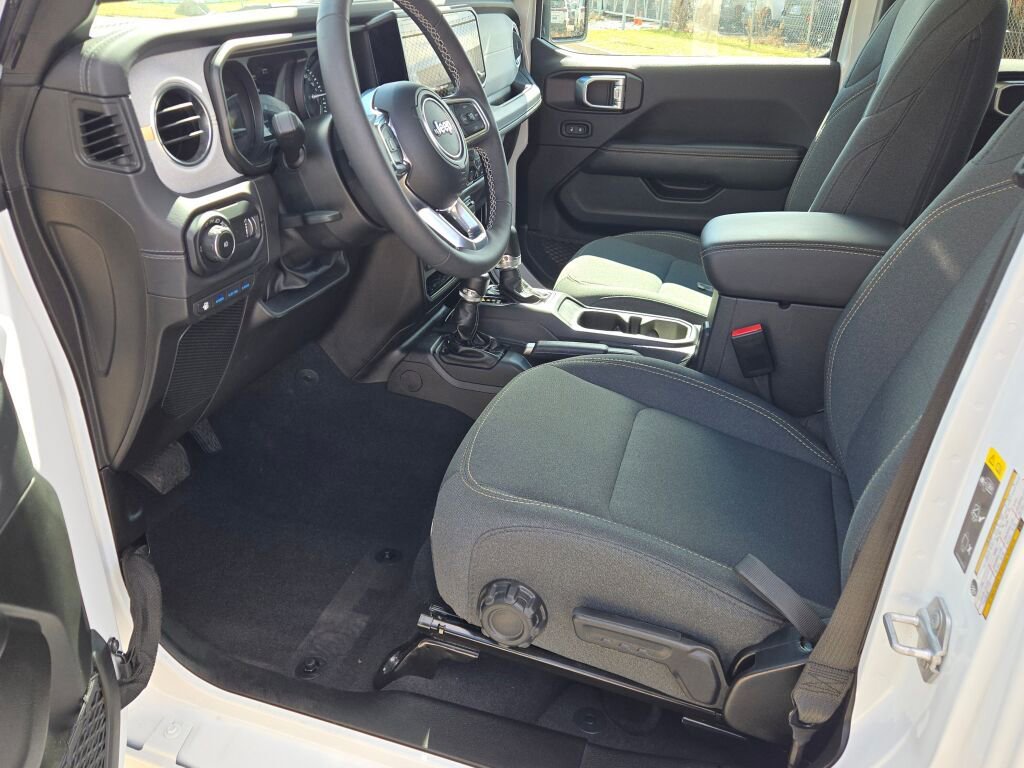 Used 2025 Jeep Wrangler Unlimited Sahara w/ Safety Group image 20
