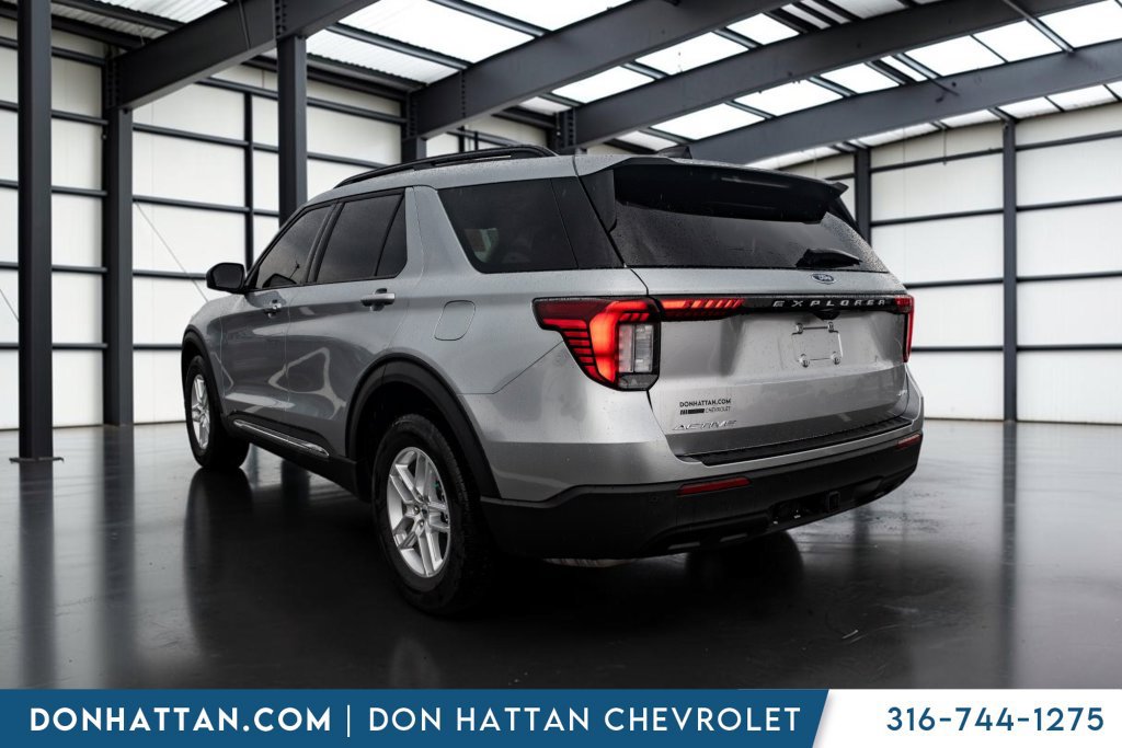 Used 2025 Ford Explorer Active AWD/4WD image 26