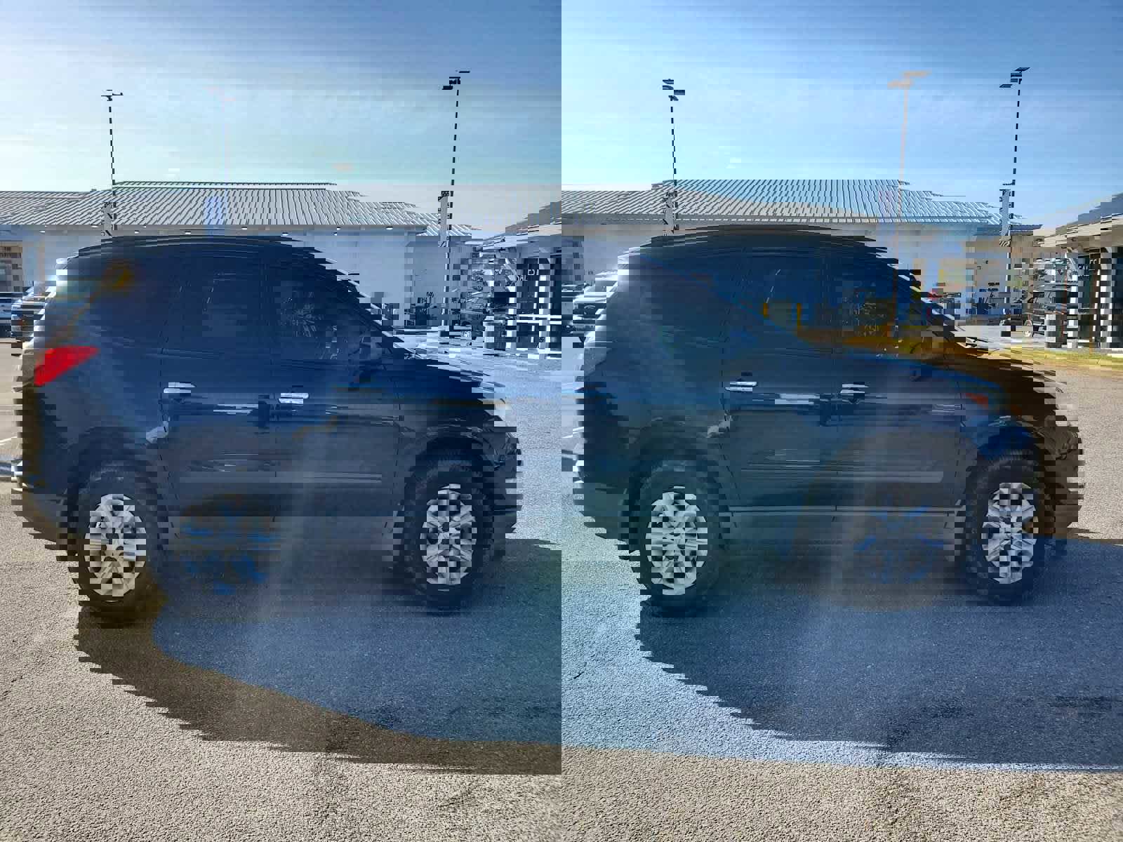 Used 2012 Chevrolet Traverse LS image 2