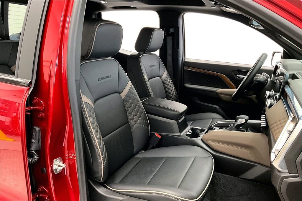 Used 2025 GMC Canyon Denali image 7