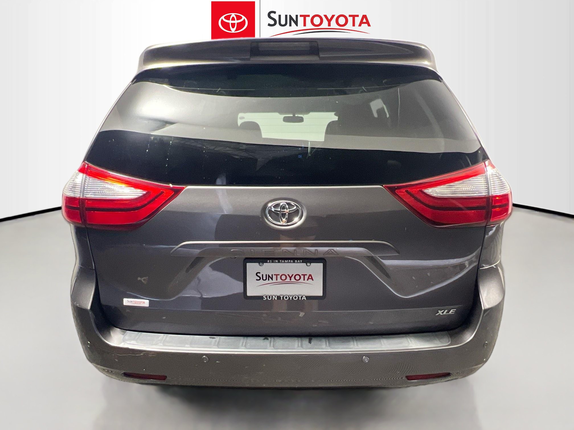 Used 2015 Toyota Sienna XLE w/ XLE Navigation Package FWD image 5