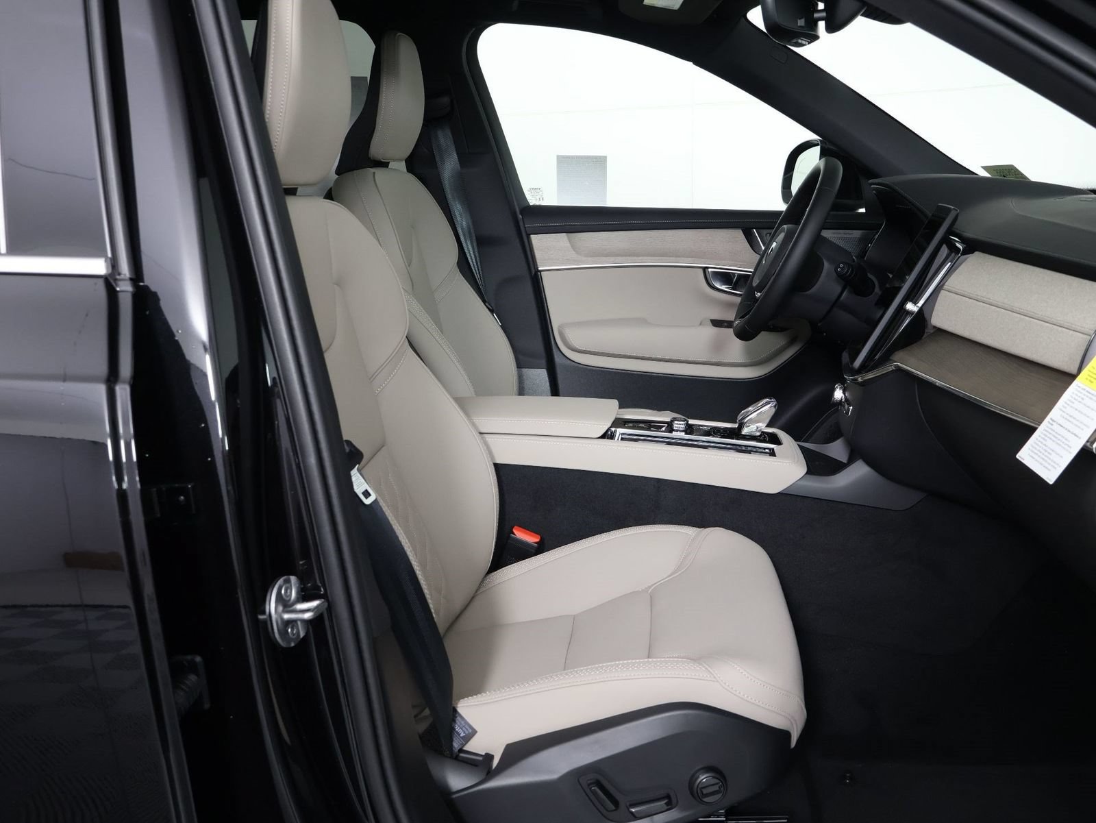 New 2026 Volvo XC90 B6 Plus w/ Protection Package AWD/4WD image 10
