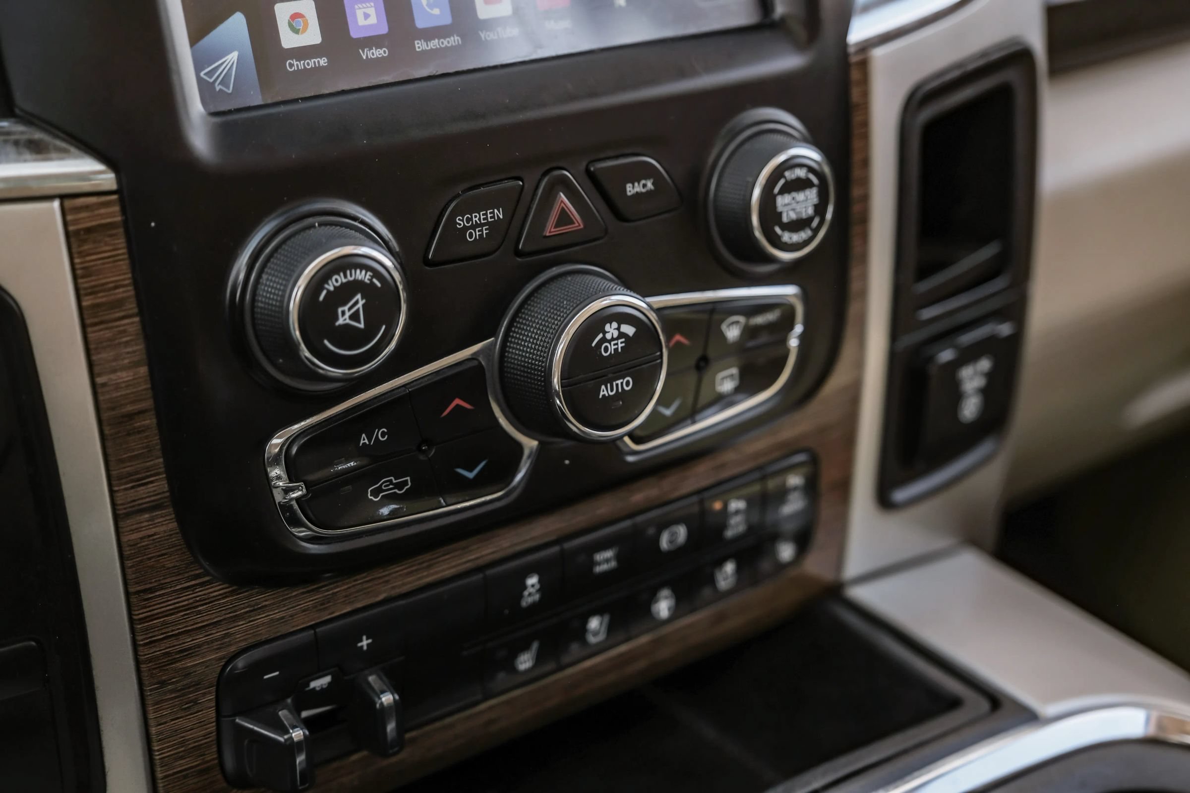 Used 2018 RAM 2500 Laramie w/ Convenience Group AWD/4WD image 26