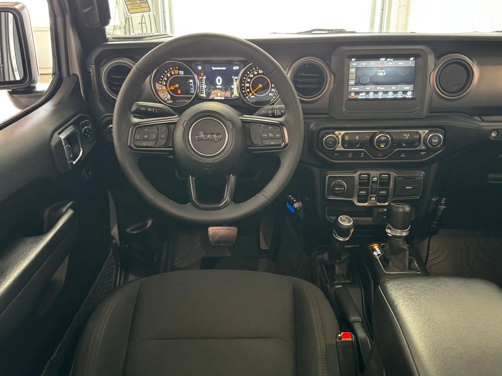 Certified 2023 Jeep Gladiator Willys image 13