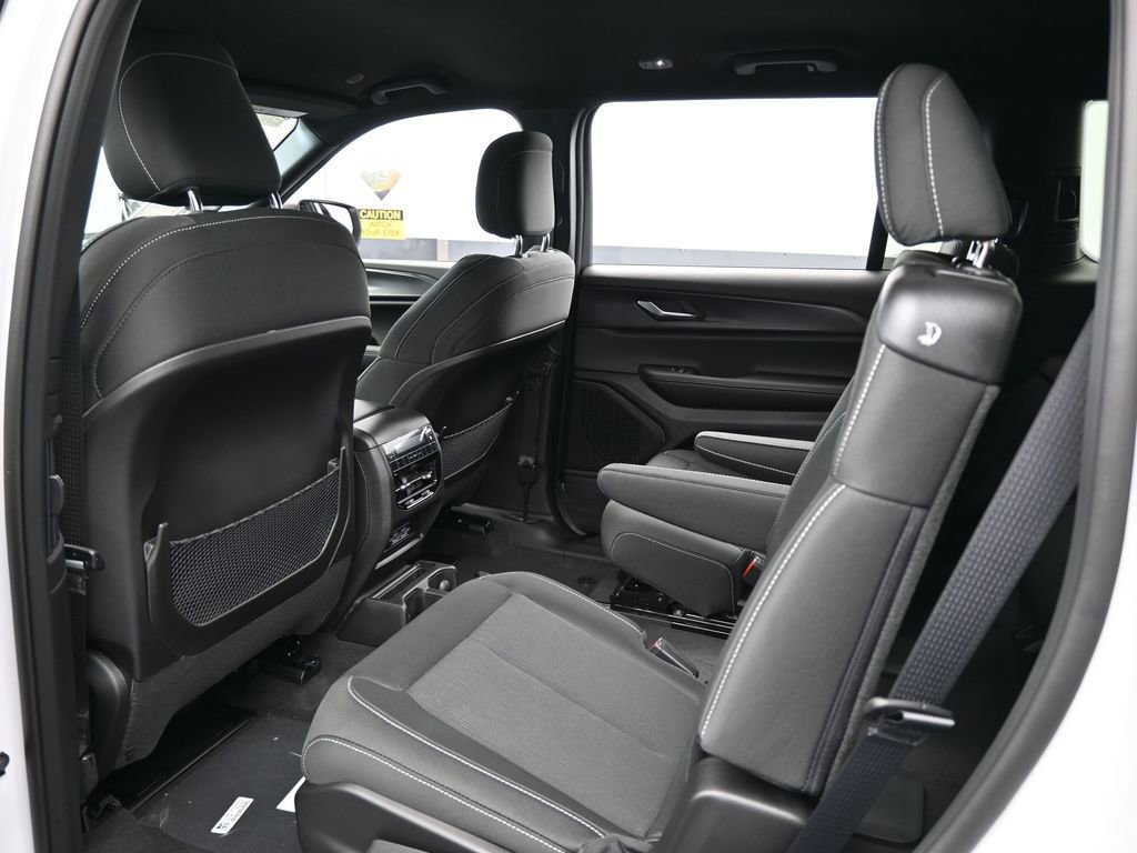 Used 2025 Jeep Grand Cherokee L Laredo image 23