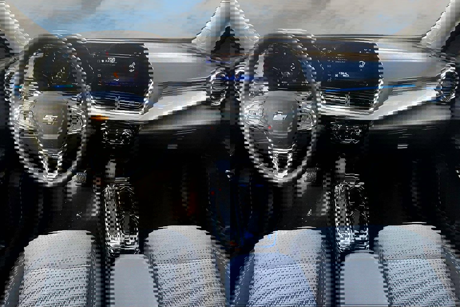 Used 2025 Chevrolet Trax LT w/ LT Convenience Package image 7