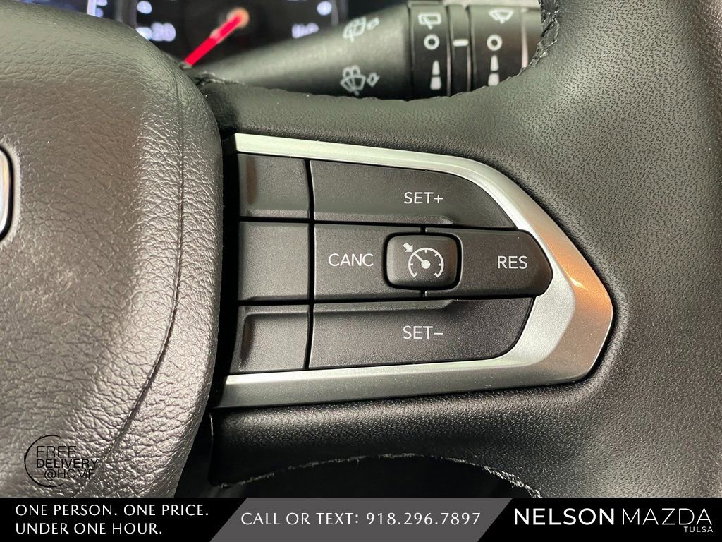 Used 2025 Jeep Compass Latitude image 27