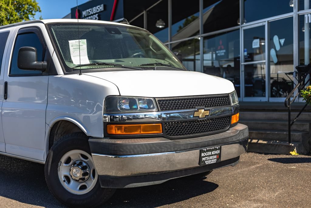 Used 2020 Chevrolet Express 3500 LT w/ LT Preferred Equipment Group RWD image 3