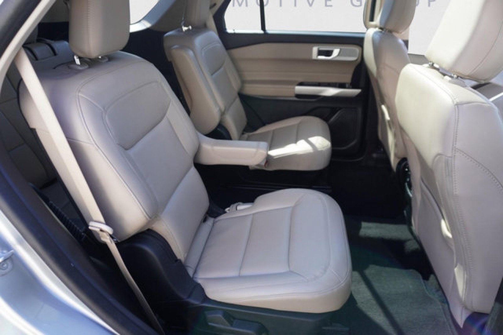 Used 2022 Ford Explorer XLT w/ Equipment Group 202A AWD/4WD image 21