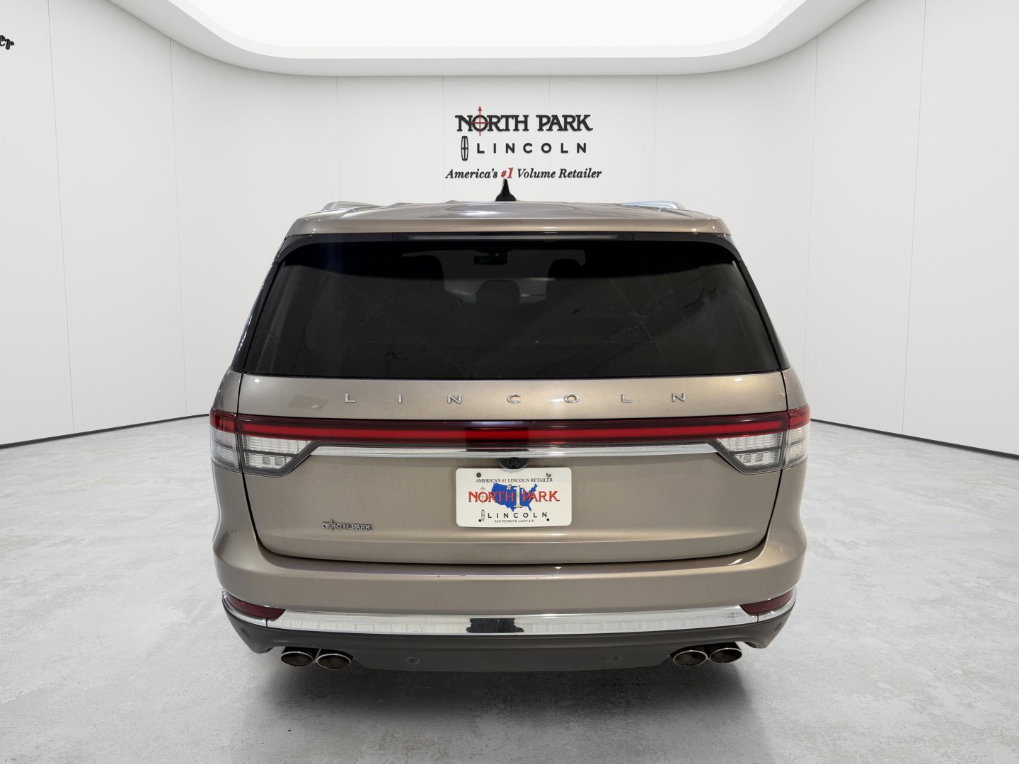 Used 2021 Lincoln Aviator 2WD image 4