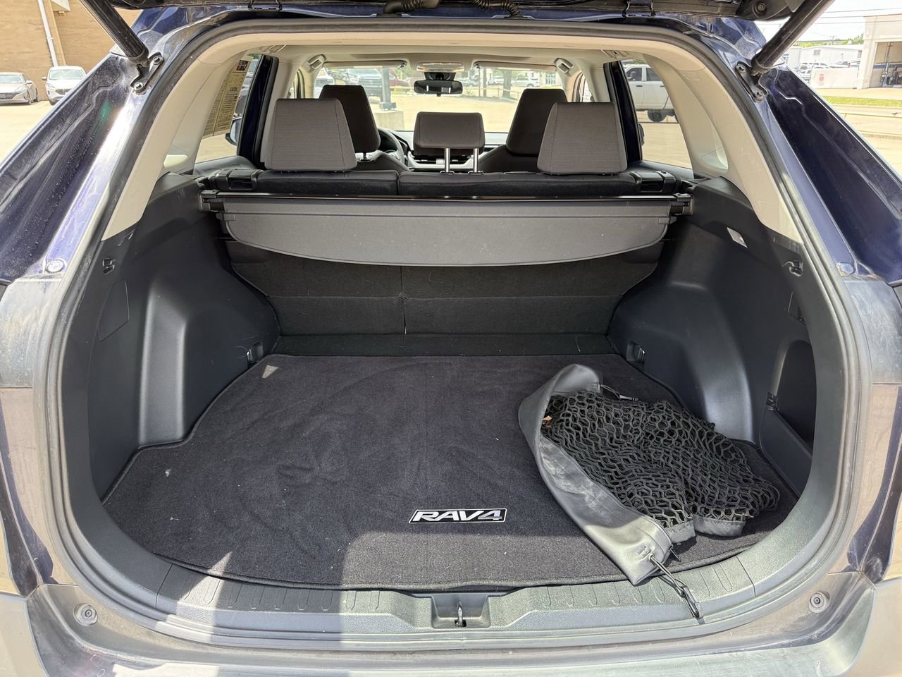 Used 2019 Toyota RAV4 XLE w/ Convenience Package FWD image 28