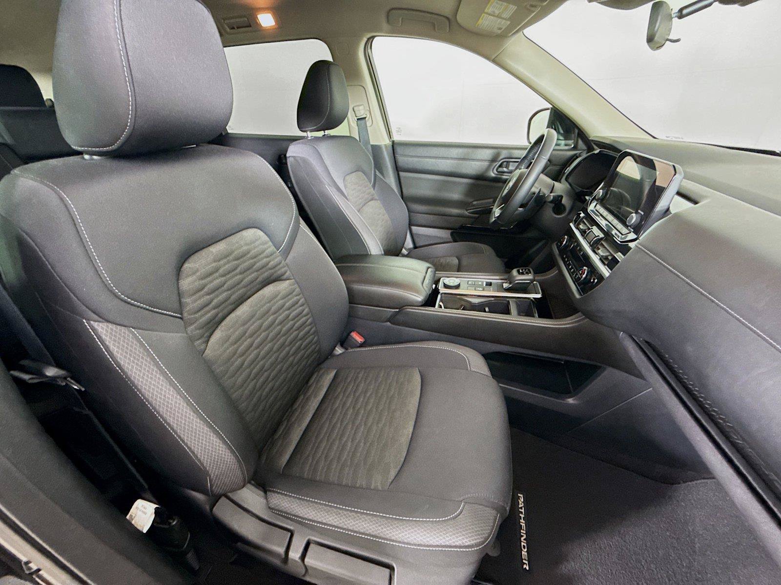 Used 2025 Nissan Pathfinder SV AWD/4WD image 28