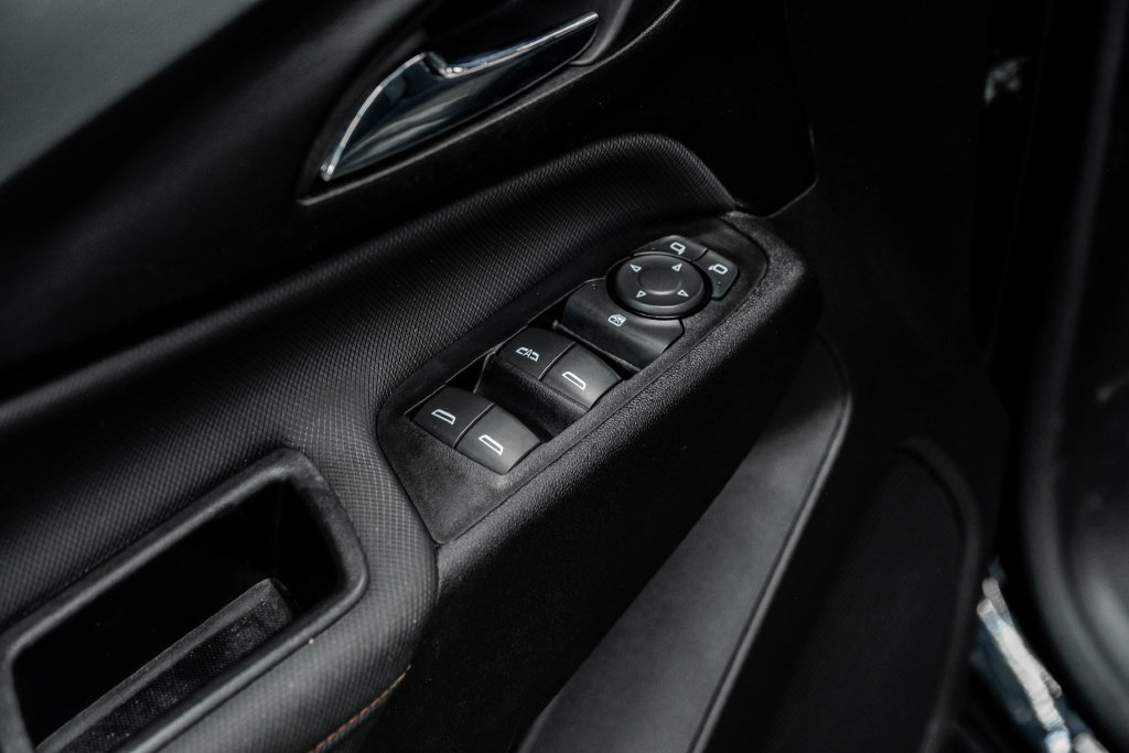 Used 2022 Chevrolet Equinox RS w/ Infotainment Package FWD image 40
