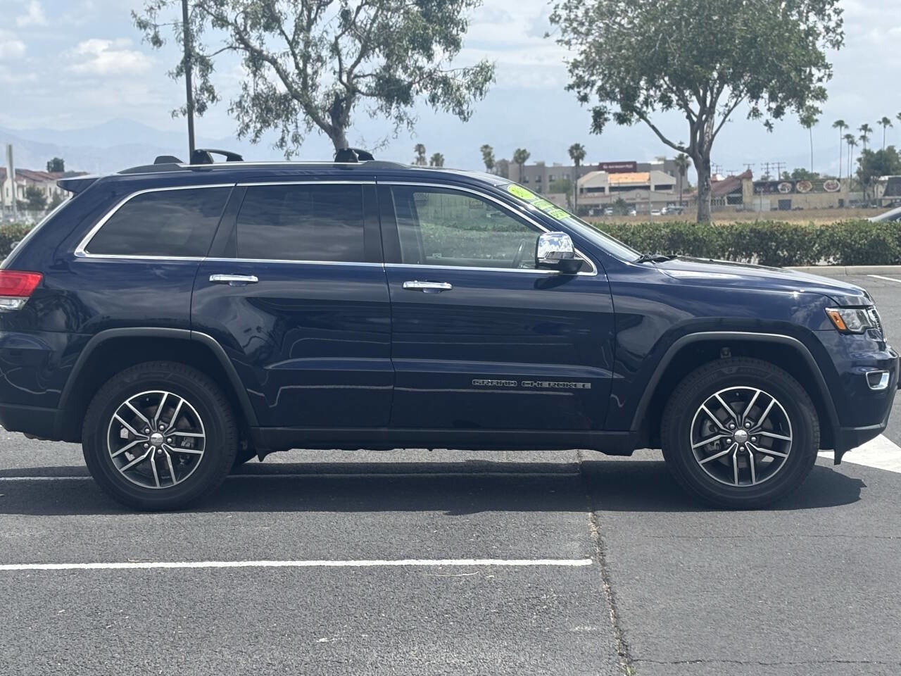 Used 2017 Jeep Grand Cherokee Limited w/ Luxury Group II AWD/4WD image 8