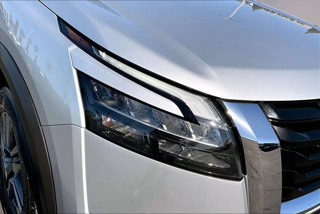 Certified 2024 Nissan Pathfinder SV FWD image 29