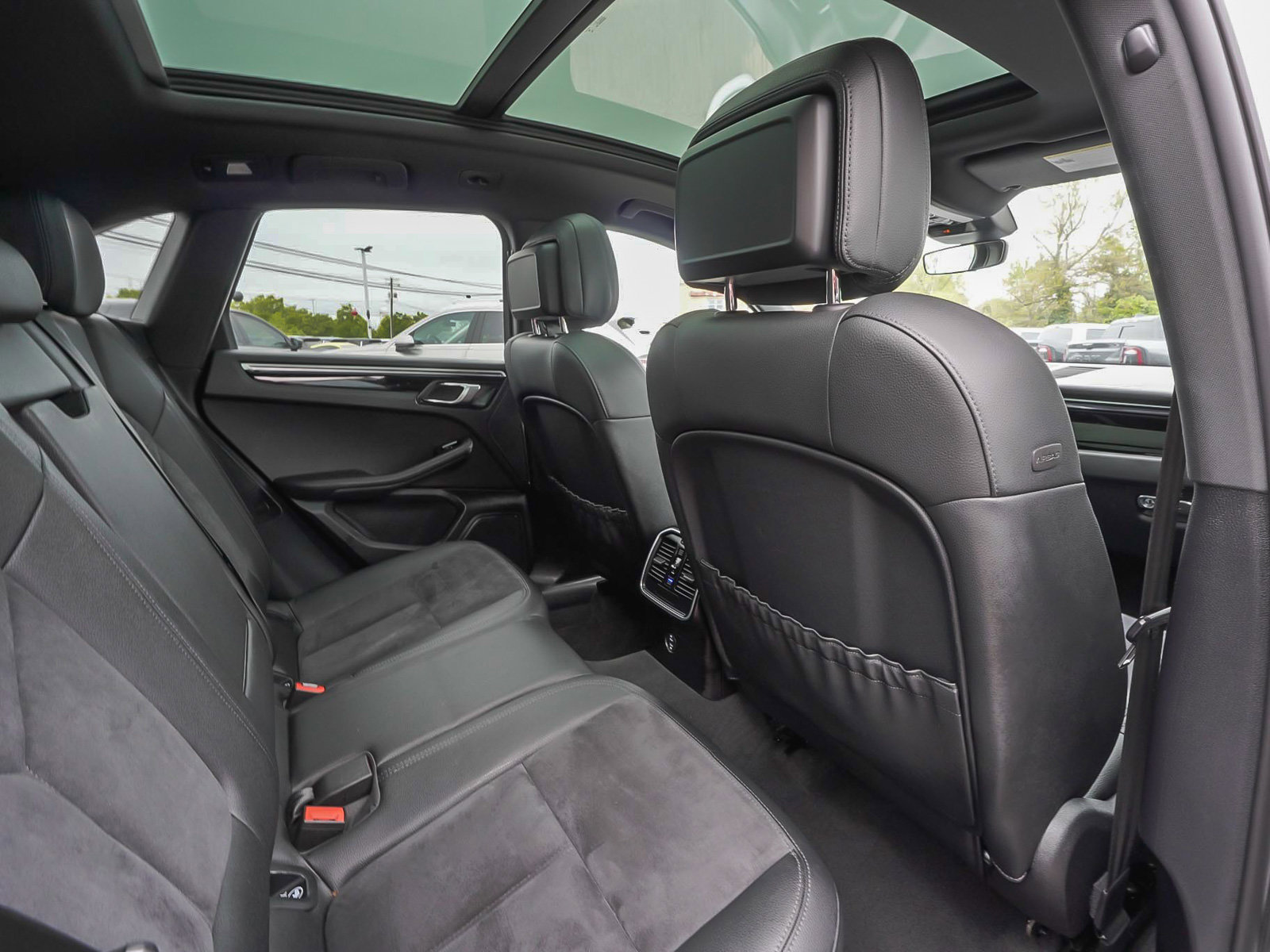 Used 2021 Porsche Macan S AWD/4WD image 42